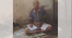 পরীক্ষার ফি না দিতে পারায় ছাত্রকে বসানো হয় মেঝেতে  