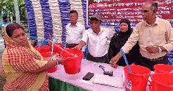 মাগুরায় স্বাস্থ্যসম্মত পাকা টয়লেট ও বিনামূল্যে উপকরণ বিতরণ কর্মসূচি