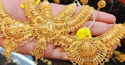 আজ যে দামে বিক্রি হচ্ছে সোনা