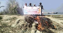 গজারিয়ায় মেঘনা নদীতে অভিযানে মাছ ও জাল জব্দ