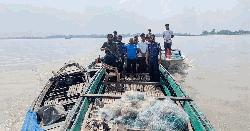যমুনার স্রোতে তলিয়ে গেল শটগান, চলছে উদ্ধার অভিযান