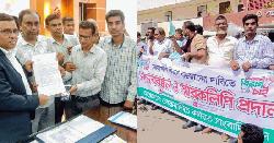 নোয়াখালী বিভাগ বাস্তবায়নের দাবিতে সাংবাদিকদের মানববন্ধন ও স্মারকলিপি প্রদান