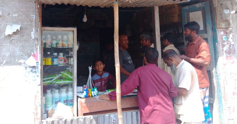 ইন্দুরকানীতে সরকার নির্ধারিত মূল্যের চেয়ে বেশি দামে সার বিক্রির অভিযোগ