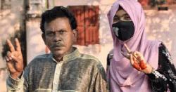 একসঙ্গে এইচএসসি পাস করে প্রশংসায় ভাসছেন বাবা-মেয়ে