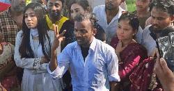 দুধ দিয়ে গোসল করে রিয়া মনিকে তালাক দিলেন হিরো আলম