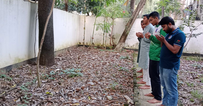 ঢাবির বিজয় একাত্তর হল সংসদের উদ্যােগে কবি ফররুখ আহমদের কবর জিয়ারত