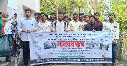 গলাচিপায় স্বাস্থ্য কর্মকর্তার অপসারণ দাবিতে মানববন্ধন ও বিক্ষোভ  
