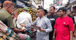 হোমনায় বিএনপির ৩১ দফা বাস্তবায়নের লিফলেট বিতরণ
