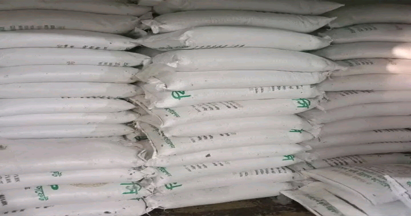 পাটগ্রামে ১৩শ বস্তা সার জব্দ, ব্যবসায়ীকে জরিমানা