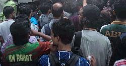 ৩ দফা দাবিতে ঢাবির রেজিস্ট্রার বিল্ডিং ঘেরাও ডাকসু ও হল সংসদ নেতৃবৃন্দের