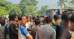 পাবনায় ট্রাকচাপায় স্কুল শিক্ষার্থীসহ নিহত ৩