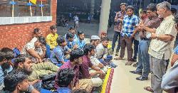 সেশনজট নিরসনের দাবিতে আমরণ অনশনে মাভাবিপ্রবি ভেটেরিনারি শিক্ষার্থীরা