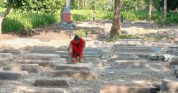 জয়পুরহাটে খ্রিস্টান ধর্মের অরক্ষিত কবরস্থান