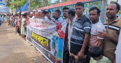 আসামি না হয়েও হত্যা মামলায় গ্রেপ্তার হওয়া ব্যবসায়ীর মুক্তির দাবিতে বিক্ষোভ