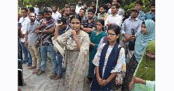 নারী নিয়ে কুরুচিপূর্ণ মন্তব্য ইবি শিক্ষকের, প্রতিবাদে মানববন্ধন
