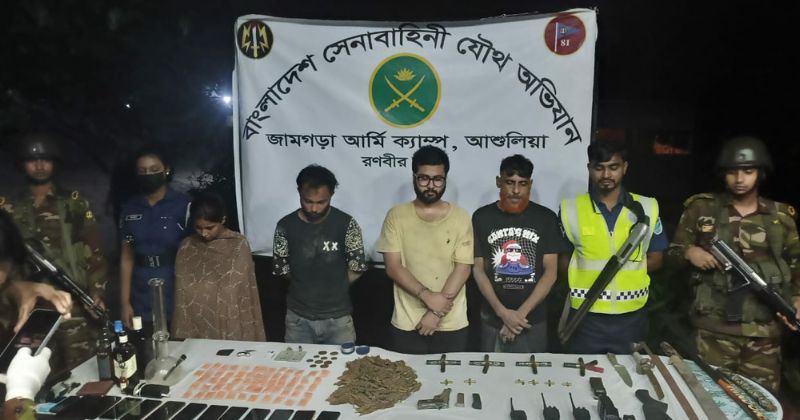 আশুলিয়ায় বিপুল পরিমাণ মাদক-অস্ত্রসহ গ্রেপ্তার ৭