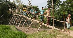 পাগারিয়া নদীতে এখনও ‘বাঁশের সাঁকো’ ভরসা