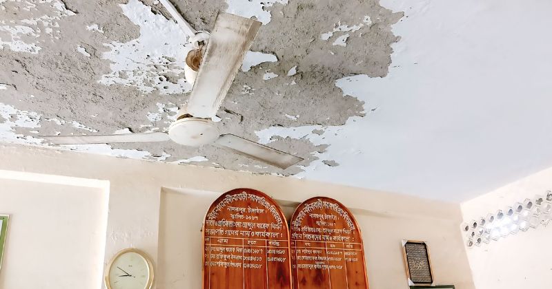 নাগরপুর মীরনগর স্কুলে ঝুঁকিপূর্ণ ভবন, শিশুদের পাঠদানে ব্যাঘাত