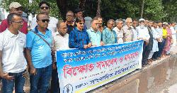 সাংবাদিক হত্যার বিচার ও ওয়েজ বোর্ড বাস্তবায়নের দাবিতে যশোরে মানববন্ধন