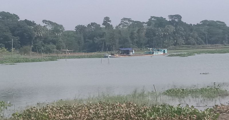 লাইসেন্স ছাড়াই ১২ বছর ধরে ড্রেজার ব্যবসা!