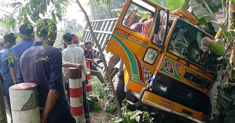 যশোরে সড়ক দুর্ঘটনায় গৃহবধূর পা বিচ্ছিন্ন