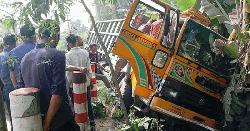যশোরে সড়ক দুর্ঘটনায় গৃহবধূর পা বিচ্ছিন্ন