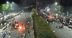 মাদারীপুরে বিএনপির মনোনয়ন বঞ্চিতদের সড়ক অবরোধ ও অগ্নিসংযোগ