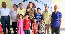 বান্দরবানে দুর্গম এলাকার ৬ এতিম শিশুর লেখাপড়ার দায়িত্ব নিলেন সেনাবাহিনী 