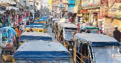 ১৩০০ বৈধ গাড়ি বিভক্তিতে ধীরগতি, কীভাবে ইজিবাইকের দৌরাত্ম্য?
