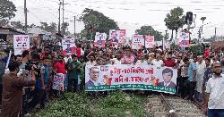 কুমিল্লায় বিএনপি নেতা মোবাশ্বেরকে মনোনয়নের দাবিতে রেলপথ অবরোধ