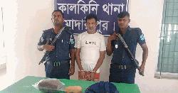 কালকিনিতে দেড় কেজি গাঁজাসহ মাদক ব্যবসায়ী আটক