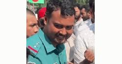 বিএনপি নেতা রিজভীর পা ধরে সালাম করা সেই পুলিশ ক্লোজড