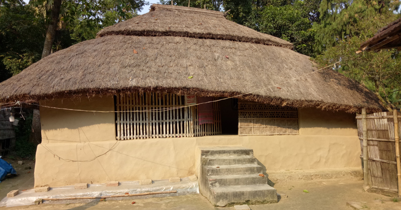 দামুড়হুদায় বিলুপ্তির পথে মাটির এসি ঘর
