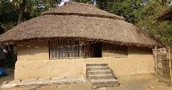 দামুড়হুদায় বিলুপ্তির পথে মাটির এসি ঘর