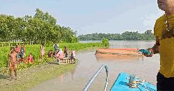 পশুর নদীতে পর্যটকবাহী বোট উল্টে এক নারী নিখোঁজ, ১২ জন জীবিত উদ্ধার