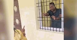 প্রেমিকার সঙ্গে ঘনিষ্ঠ স্বামী, বাইরে থেকে দরজা আটকে দিলেন স্ত্রী