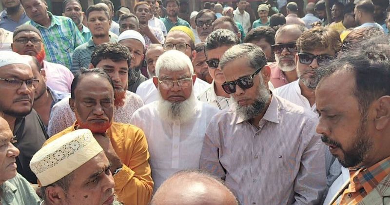 গজারিয়ায় অগ্নিকাণ্ডে ক্ষতিগ্রস্ত ব্যবসায়ীদের নগদ টাকা ও চাল সহায়তা বিএনপি নেতার