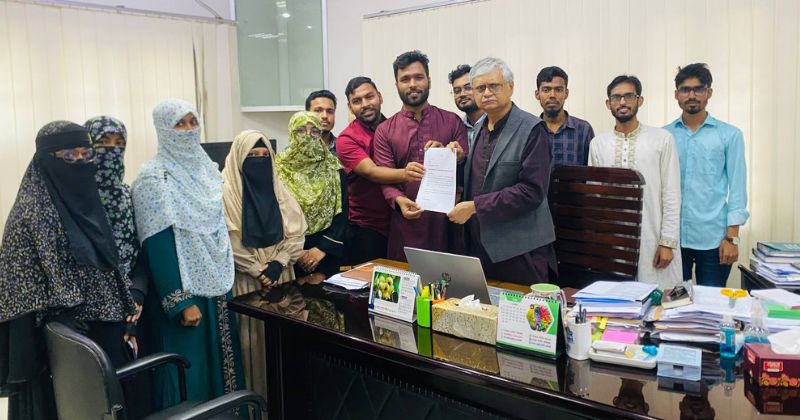 রাবির হল উন্নয়ন ফি বাতিলের দাবিতে উপাচার্য বরাবর স্মারকলিপি