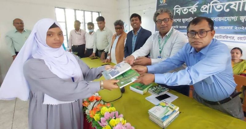 মোংলা সরকারি কলেজ মিলনায়তনে বিতর্ক প্রতিযোগিতা