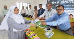 মোংলা সরকারি কলেজ মিলনায়তনে বিতর্ক প্রতিযোগিতা
