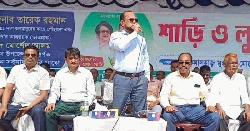 ভালুকায় বিএনপির উদ্যোগে শাড়ি ও লুঙ্গি বিতরণ 