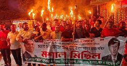 মনোনয়ন না পাওয়ায় নাঙ্গলকোটের বাঙ্গড্ডা বাজারে মশাল মিছিল ও সড়ক অবরোধ