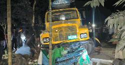 কুমিল্লায় ট্রাক-সিএনজি-অটোরিকশার ত্রিমুখী সংঘর্ষে নিহত ৩, আহত ৫ 