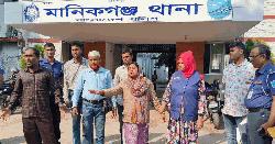 মানিকগঞ্জে তত্ত্বাবধায়কের অফিস থেকে ব্যাগ চুরি, পাঁচ কথিত সাংবাদিক গ্রেপ্তার