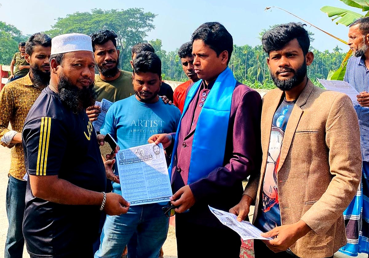 কাঁঠালিয়ায় লেবার পার্টির রাষ্ট্র মেরামতের ৩১ দফা ও আনারস মার্কার প্রচারপত্র বিতরণ