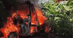 মাইক্রোবাসের ধাক্কায় অটোরিকশার গ্যাস সিলিন্ডার বিস্ফোরণে নিহত ১