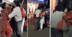  পরকীয়া প্রেমিকার সঙ্গে কেনাকাটার সময় স্ত্রীর হাতে ধরা খেলেন যুবক