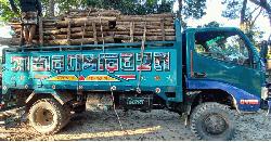 বান্দরবানে বন বিভাগের অভিযানে ট্রাকভর্তি অবৈধ কাঠ জব্দ 