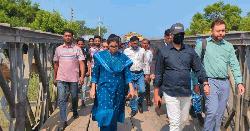 সুন্দরবনের পর্যটন ব্যবসায়ী ও বোট মালিকদেরকে দুই সপ্তাহের আল্টিমেটাম