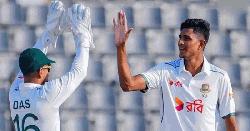 ১০৩ রানে পিছিয়ে আয়ারল্যান্ড, বাংলাদেশের দরকার ৩ উইকেট